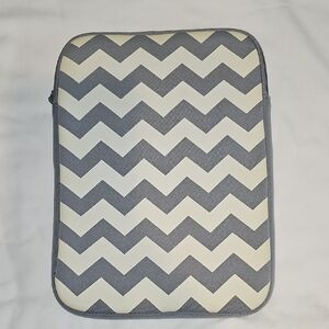 Proht Zippered Chevron Pattern Neoprene Tablet Device Cover NWOT